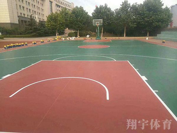 篮球场地